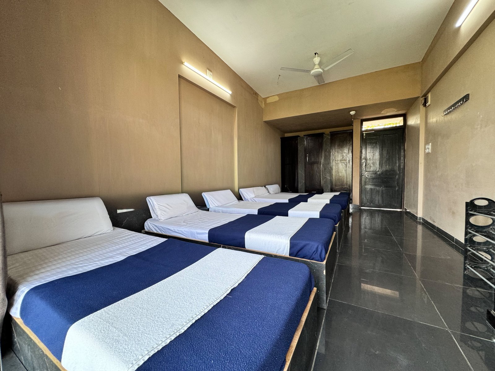 Thumbnail 3: Common Area